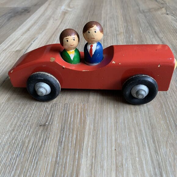 Vintage Wood Sports Car Two (2) Stylish 60’s Dressed ala Bond And Moneypenny - Picture 4 of 15